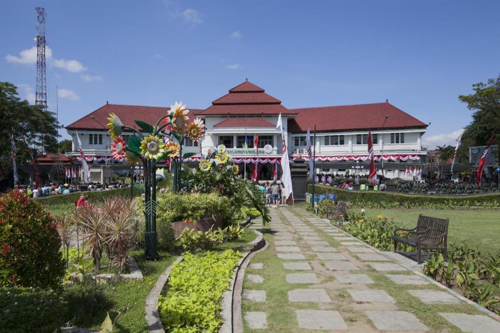 Sawojajar Inn Malang Buitenkant foto
