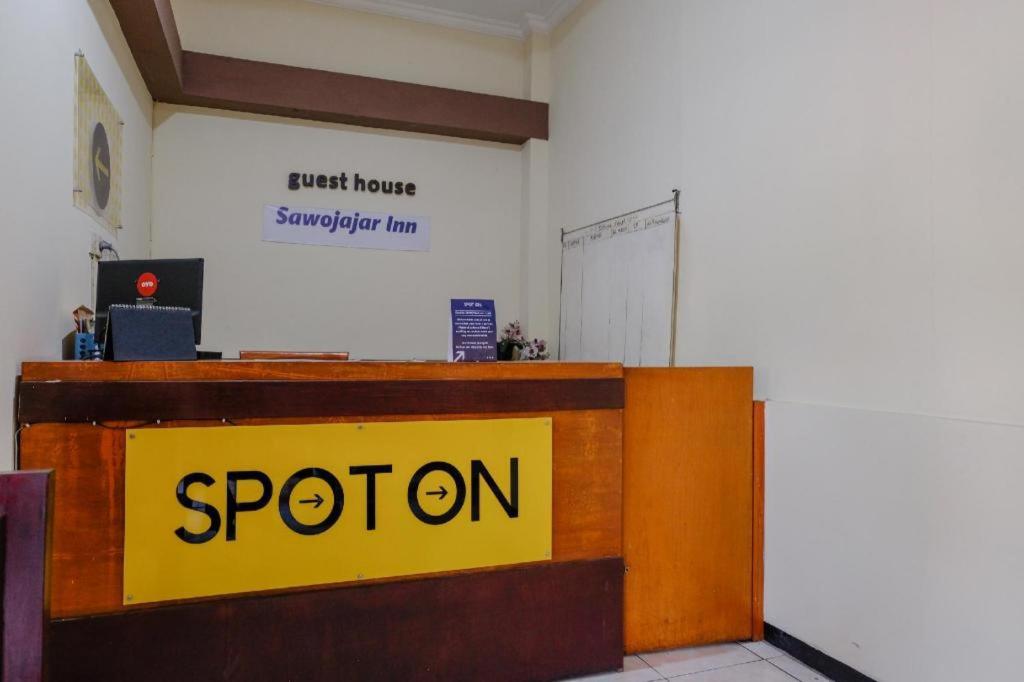 Sawojajar Inn Malang Buitenkant foto