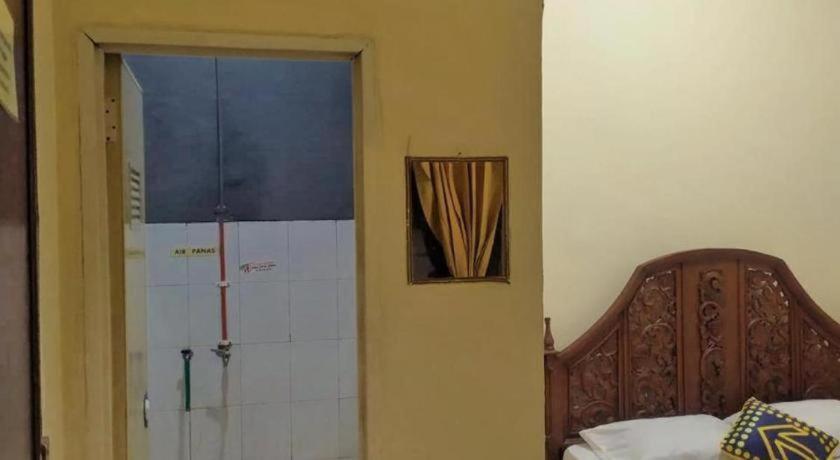 Sawojajar Inn Malang Buitenkant foto
