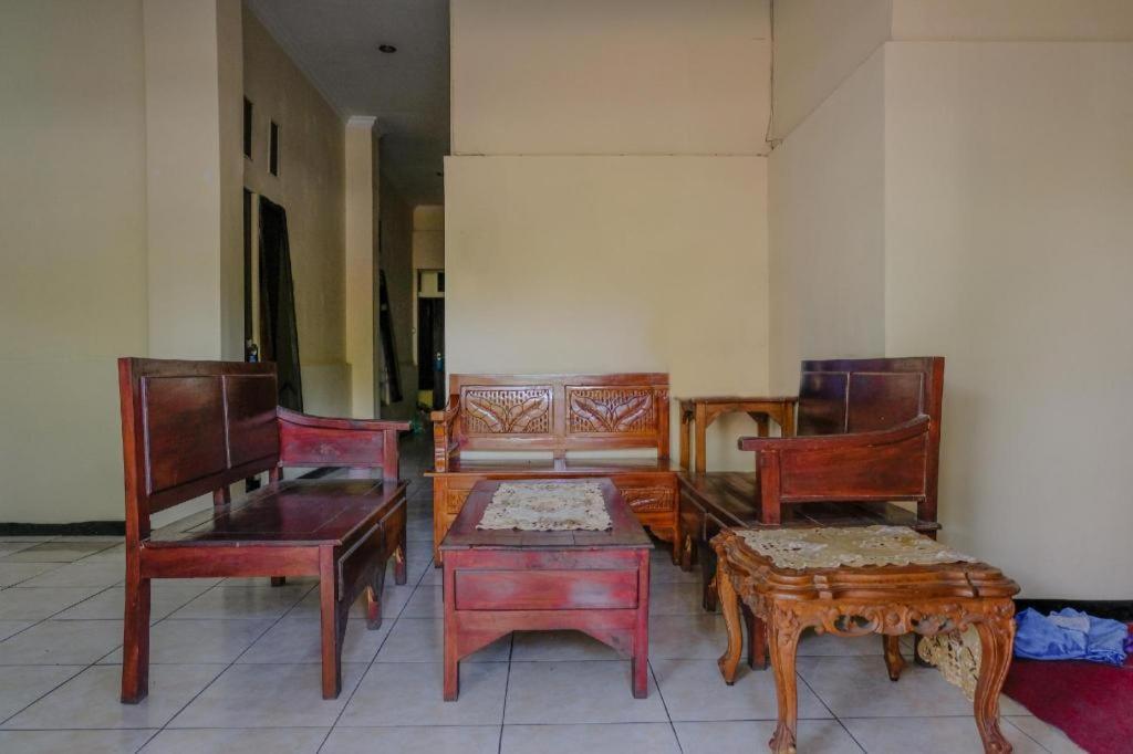 Sawojajar Inn Malang Buitenkant foto